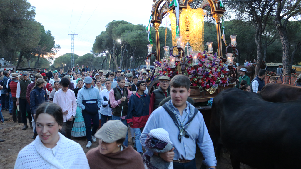 The moreno revuelta family took over the san isidro rod in the act that kicks off the carteira pilgrimage, which registers a high turnout and passes without incident