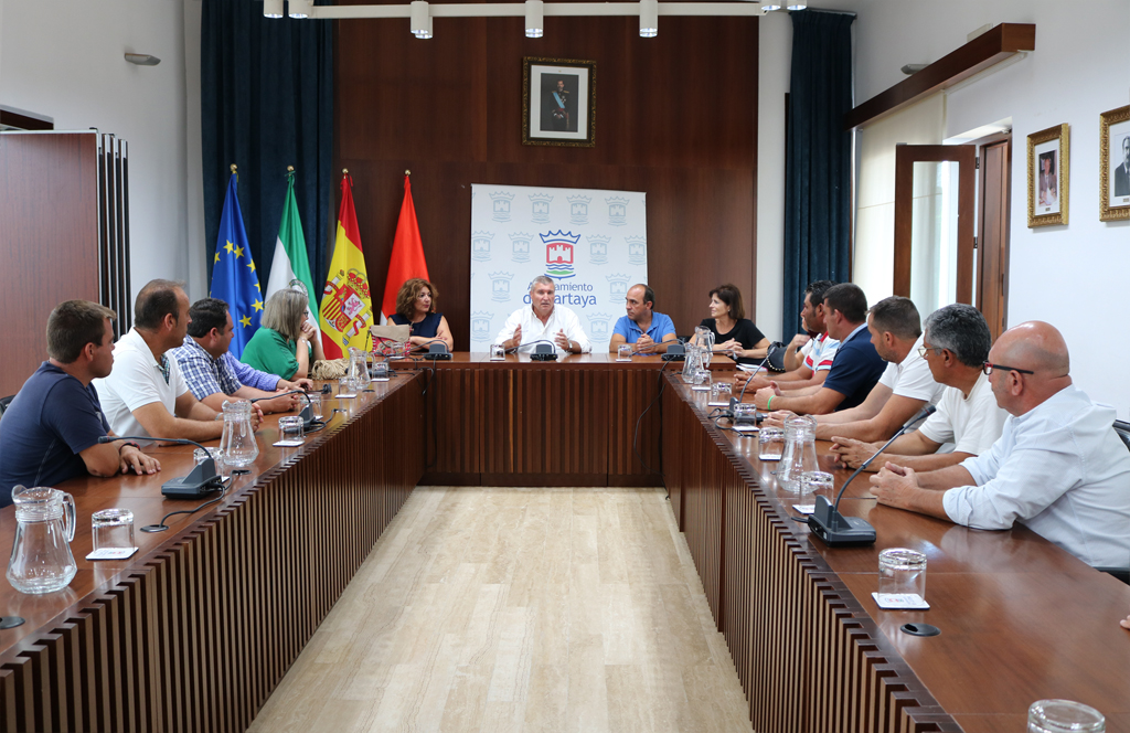 El Alcalde y el Equipo de Gobierno municipal se reúnen con la junta directiva de la Cooperativa de Cartaya en el Edificio Consistorial