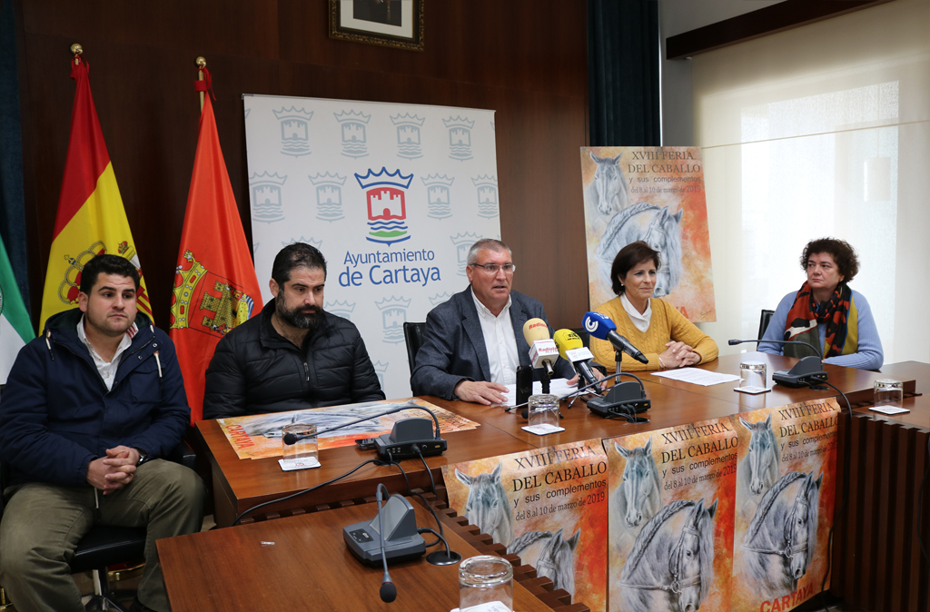 El Salón de Plenos del Ayuntamiento de Cartaya acoge la presentación del cartel de la XVIII Feria del Caballo