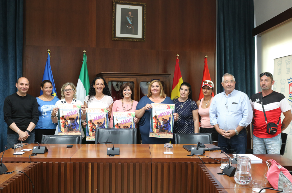 Presentación de la Campaña 'Vacaciones en paz' en el Salón de Plenos del Ayuntamiento de Cartaya.
