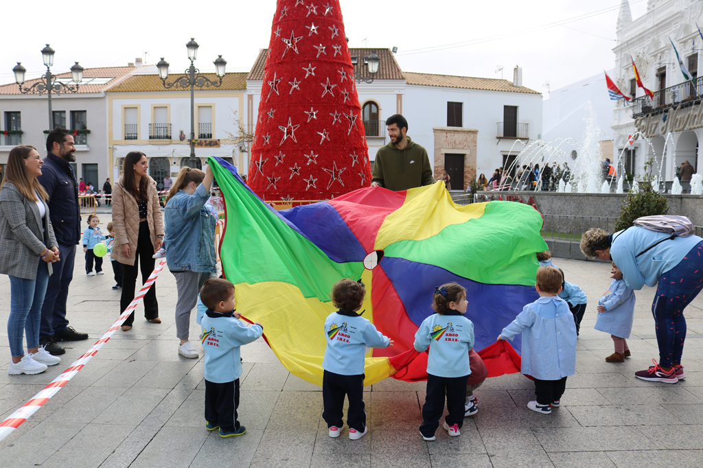 El Ayuntamiento de Cartaya celebra el Día de la Infancia en la Plaza Redonda, con la colaboración de las Escuelas Infantiles de la localidad.
