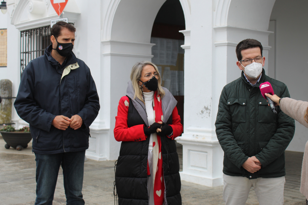 El Ayuntamiento y el COAF conciencian en Cartaya sobre sobre el reciclaje de mascarillas 