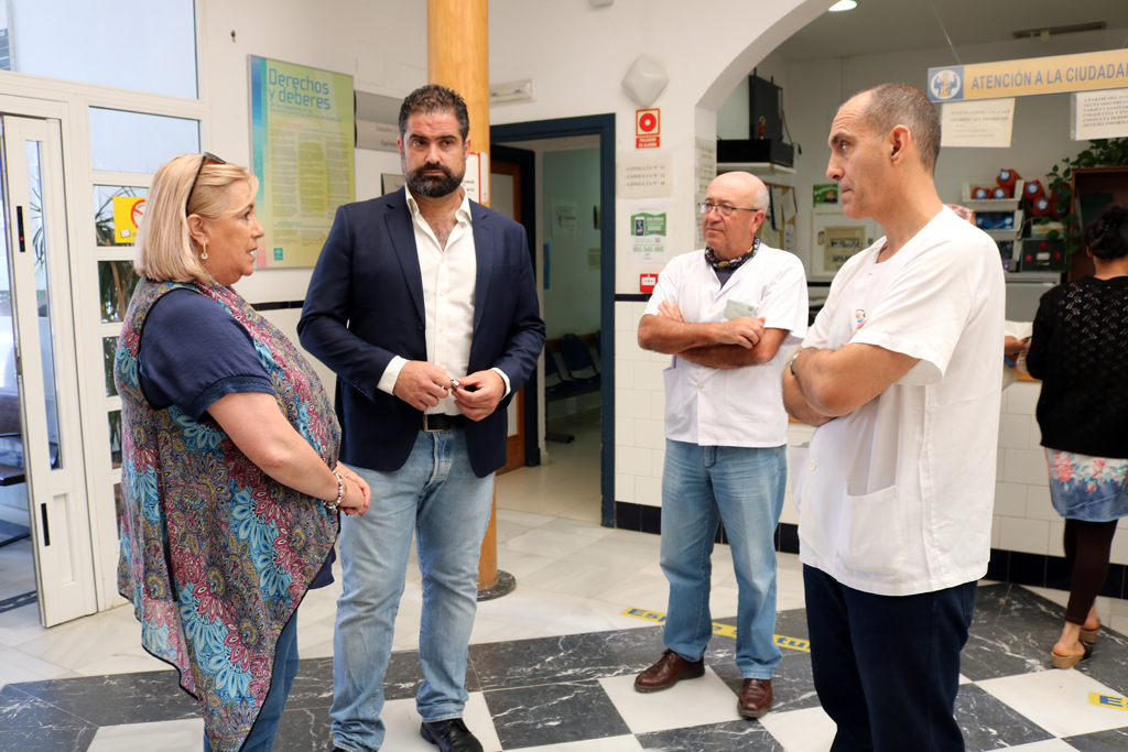 Visita de la Delegada de Salud de la Junta a Cartaya, primer acto del nuevo alcalde de la localidad, Manuel Barroso.