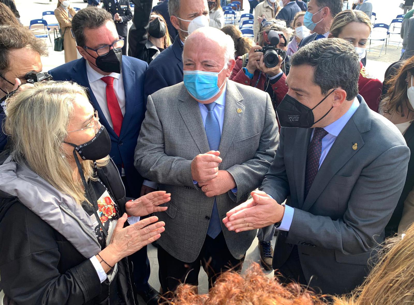 La alcaldesa se reúne con el presidente de la Junta y el consejero de Salud para garantizar que el CHARE de la Costa sea un hospital 