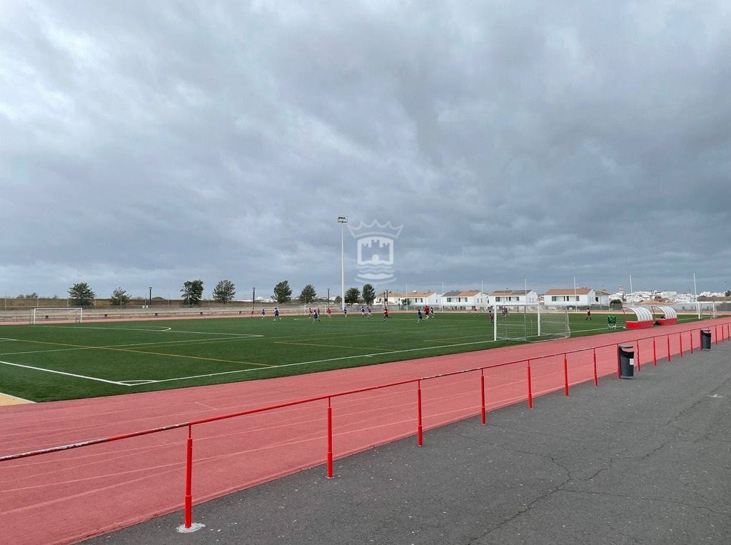 El campo de fútbol de césped artificial llevará el nombre de Pedro Jurado Hachero