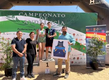 Excepcional ambiente en El Rompido, que se llena de gente con la celebración del primer Campeonato de Andalucía de Lucha-Sambo Playa que acoge Cartaya